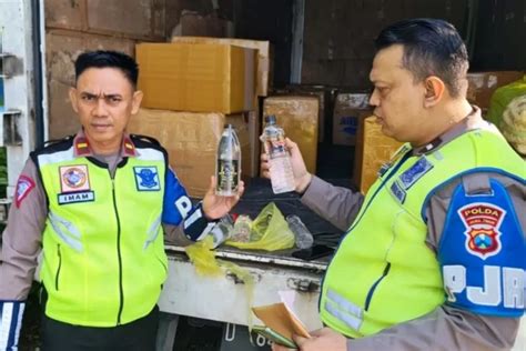 Pjr Polda Jatim Gagalkan Pengiriman Dus Arak Bali Saat Patroli Di