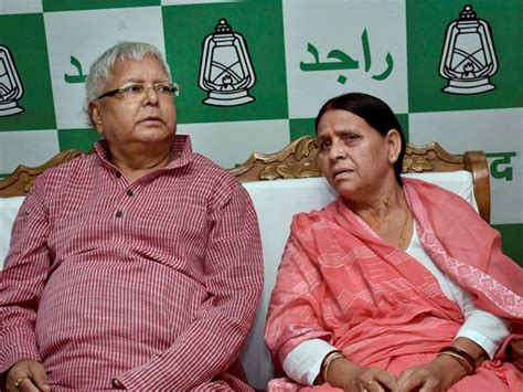 Irctc Scam Lalu Prasad Wife Son Tejashwi Yadav Summoned By Delhi Court Oneindia News