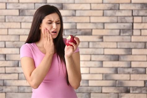 Tips To Remove Food Stuck In Wisdom Tooth Hole