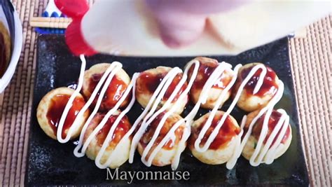 How To Make Takoyaki With Mochi Rice Cake In It And Takoyaki Sauce もち