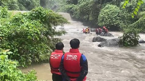 救我、救我｜沙婆噹溯溪遇大雨溪水暴漲，7人攀附溪中石塊求救，縣消防局勇救脫困！ 東台灣新聞網