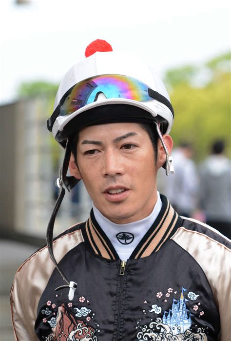 調教師転身の田中勝春と調教助手転身の柴山雄一、今日ラスト騎乗 最終レース後パドックで引退式 競馬写真ニュース 日刊スポーツ