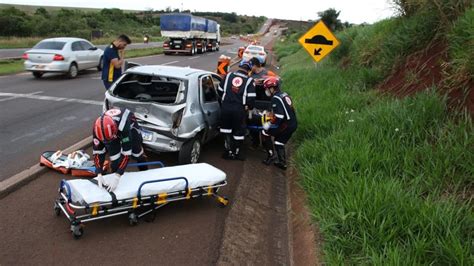 Colisão Traseira Entre Campo Mourão E Peabiru Deixa Mulher Ferida Coluna