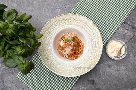 Spaghetti Integrale Cu Sos De Rosii Diva In Bucatarie