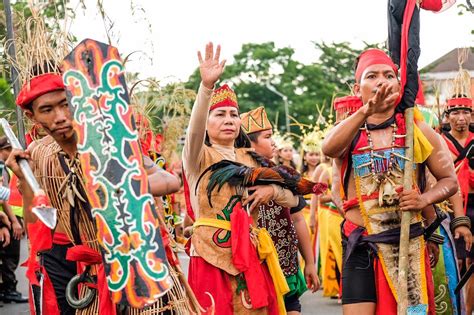 Warna Warni Suku Dayak Di Festival Budaya Isen Mulang 2019 Teras ID