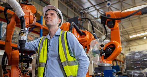 Engenheiro Ou Trabalhador Em Fábrica Industrial Inteligente Máquina De