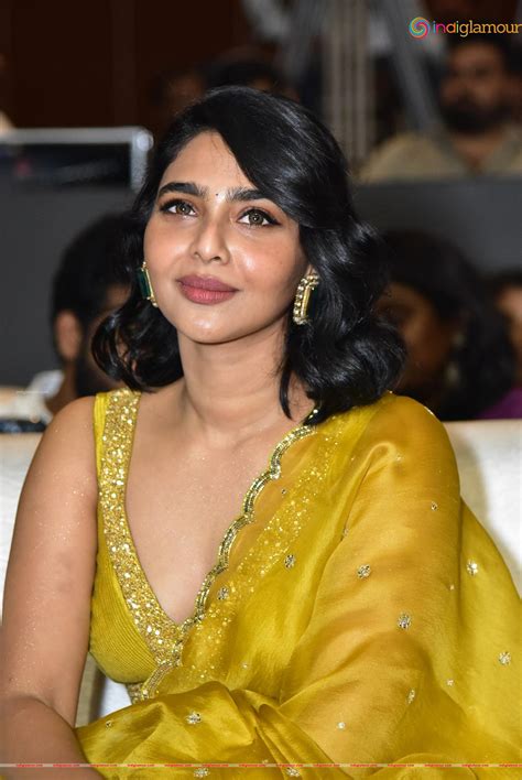 Aishwarya Lekshmi Actress HD photos,images,pics and stills-indiglamour