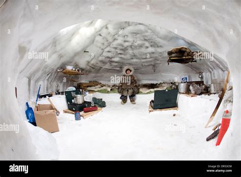 Eskimo Igloo High Resolution Stock Photography and Images - Alamy