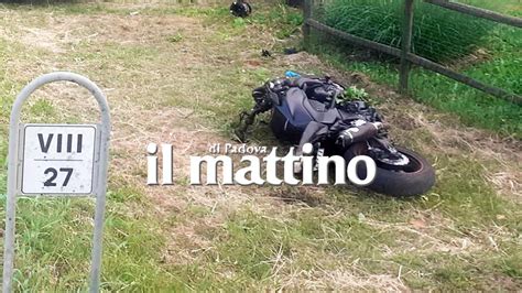 Schianto In Motocicletta Contro Un Albero Enne Muore A Vo Il