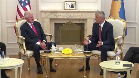 Kosovë Ish presidenti Clinton nderohet me Urdhrin e Lirisë YouTube