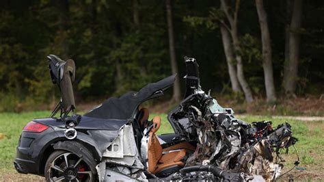 Tödlicher Unfall Rentnerpaar rast gegen Baum und stirbt noch vor Ort