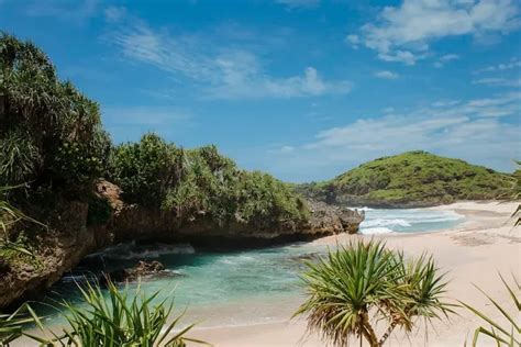 Wow Ini Rekomendasi Wisata Pantai Di Pacitan Yang Cantik