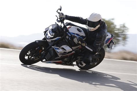 BMW M 1000 R nowość 2023 król hypernakedów może być tylko jeden