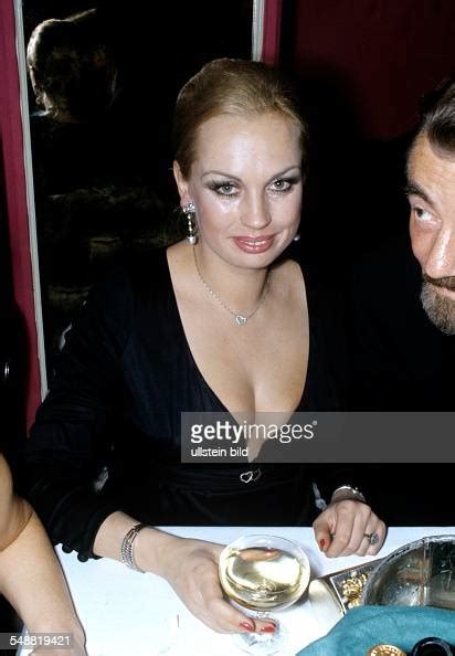 Barbara Valentin Schauspielerin Im Anschnitt Regisseur Helmut Dietl News Photo Getty Images