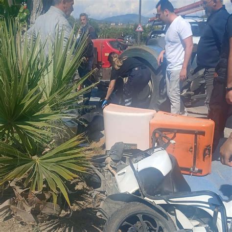 Seferihisar Haberleri İzmir de traktöre çarpan motosikletli kuryeden