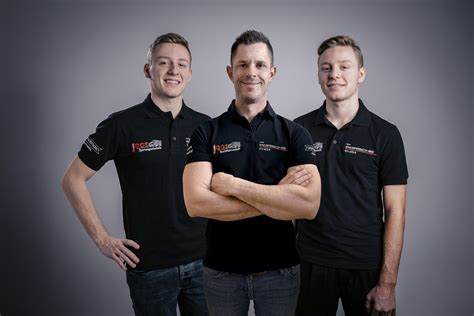 Team Joos By Twin Busch Tritt Mit Starkem Zwillingspaar Im Adac Gt