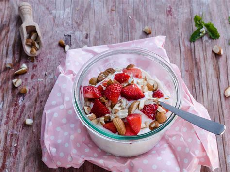 Vanillequark Mit Erdbeeren Rezept Eat Smarter