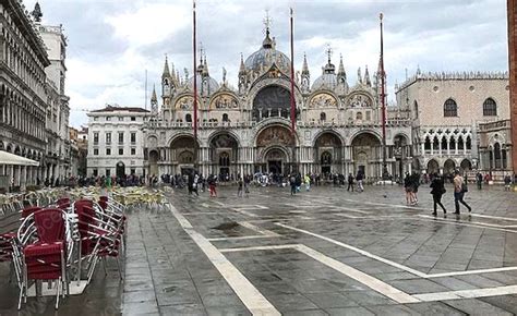 Venezia Forte Vento Di Bora Mose Su Per La A Volta In Ore