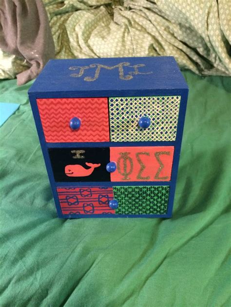 Phi Sigma Sigma Sorority Crafts