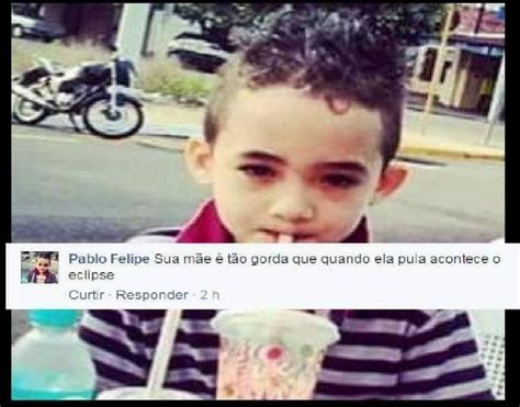 Pauls lipe Sua mãe é tão gorda que quando ela pula acontece o