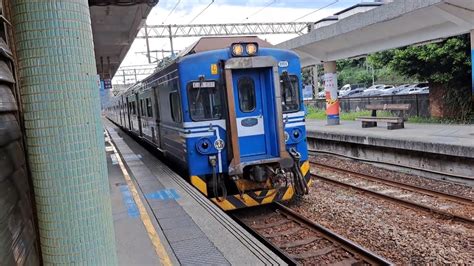 4198次樹林發車開往蘇澳的單組emu500型四輛一編組emu507區間車，和175次花蓮發車經由山線開往潮州的ppe1002單電豬pp電頭