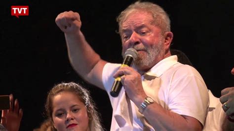 Multidão se emociona discurso de Lula em ato no Rio de Janeiro