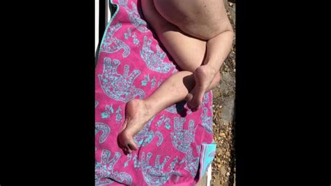 Fan Request Granny Naked In Sun Montre Ses Semelles Et Ses Orteils Sales GILF Pornhub
