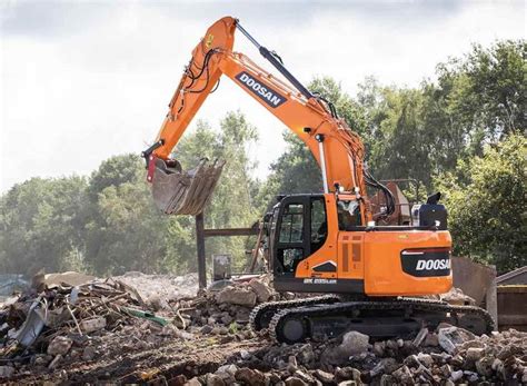 Tres Nuevas Excavadoras Doosan De Orugas De Fase V Y Toneladas