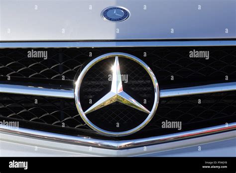 Mercedes Benz Badge Hi Res Stock Photography And Images Alamy