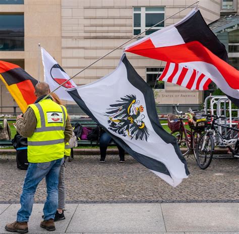 Reichsb Rger Drei Mutma Liche Anh Nger Von Heinrich Prinz Reu