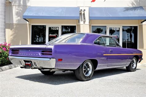 1970 PLYMOUTH ROADRUNNER HARDTOP COUPE PLUM CRAZY PURPLE 426 V8 HEMI