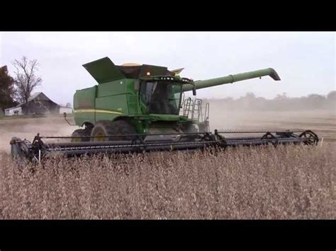 John Deere Harvesting Beans