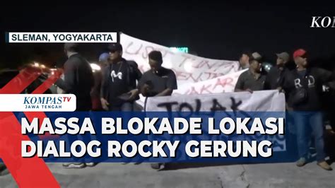 Massa Blokade Lokasi Rocky Gerung Batal Jadi Pembicara Dialog