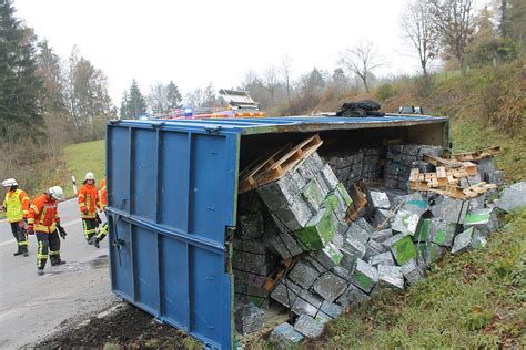 Blumberg Bilder Vom Unfall Umgekippter Lastwagen Am Randenaufstieg