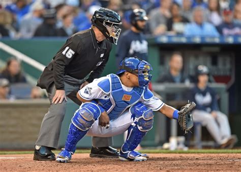 KC Royals Catcher Salvador Perez Suffers Knee Impact