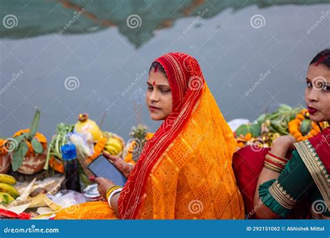 Indian Woman Worship Lord Sun During Chhath Puja Editorial Photography