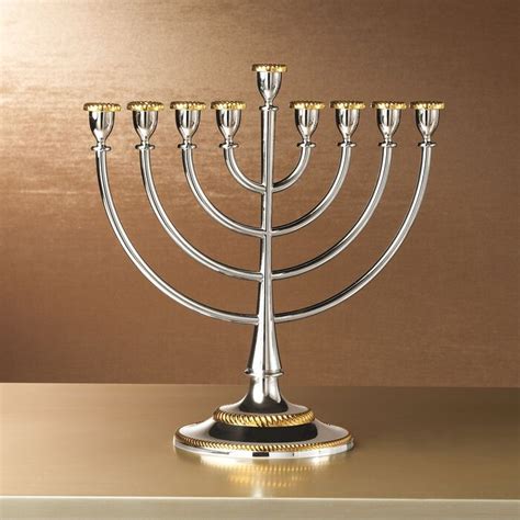 Cool Menorahs For Hanukkah Fabfitfun Menorah Hanukkah