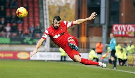 Ex Liverpool E Napoli Andrea Dossena Approda Ufficialmente Al Piacenza