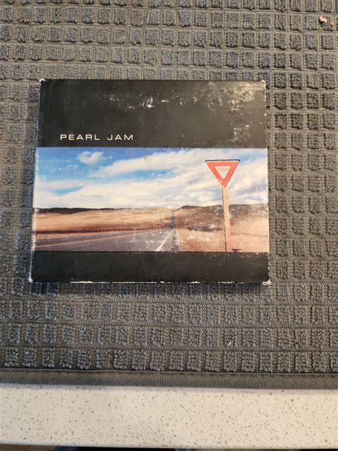 Pearl Jam Yield Artwork