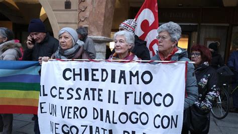 In Trecento Alla Manifestazione Per La Pace A Cuneo La Stampa