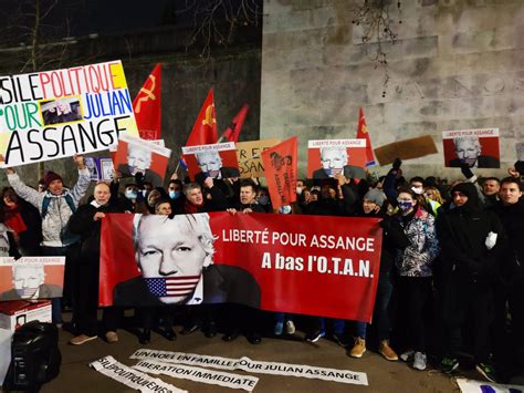 Nov Paris Statue De La Libert Appel Manifester Pour La Libert