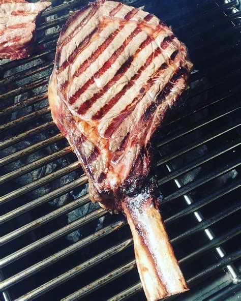 Tomahawks på grillen