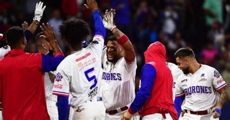 Los Tiburones De La Guaira Fulminaron A Los Leones Del Caracas