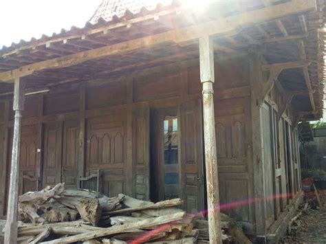 Rumah Joglo Adat Jawa Terbuat Dari Bahan Kayu Jati Berkualitas Tinggi