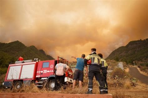 Where are Tenerife fires? Map shows where ‘powerful’ wildfire spread ...