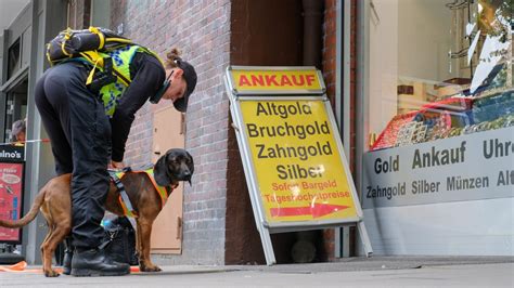 Bewaffneter Raub Berfall Auf Juwelier Polizei Sucht Zeugen