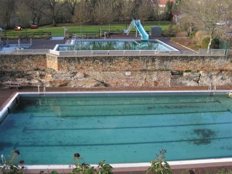 Bild Schwimmbad Im Winter Zu Jugendherberge Burg Altleiningen In Bad