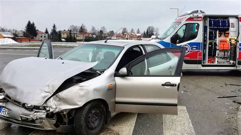 Krosno Kolizja Samochod W Na Ul Lotnik W Ranna Kobieta