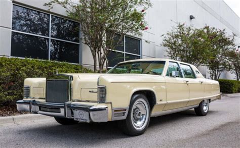 18k Mile 1977 Lincoln Continental Town Car | Barn Finds