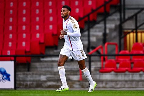 Belgique Reine Ad La De Ancien De L Ol S Croule En Plein Match